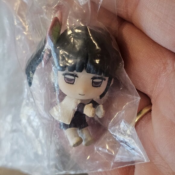 Demon Slayer Cable Huggers 2 Kanao Tsuyuri Genya Shinazugawa Mini Figures Hugcot - Picture 5 of 8